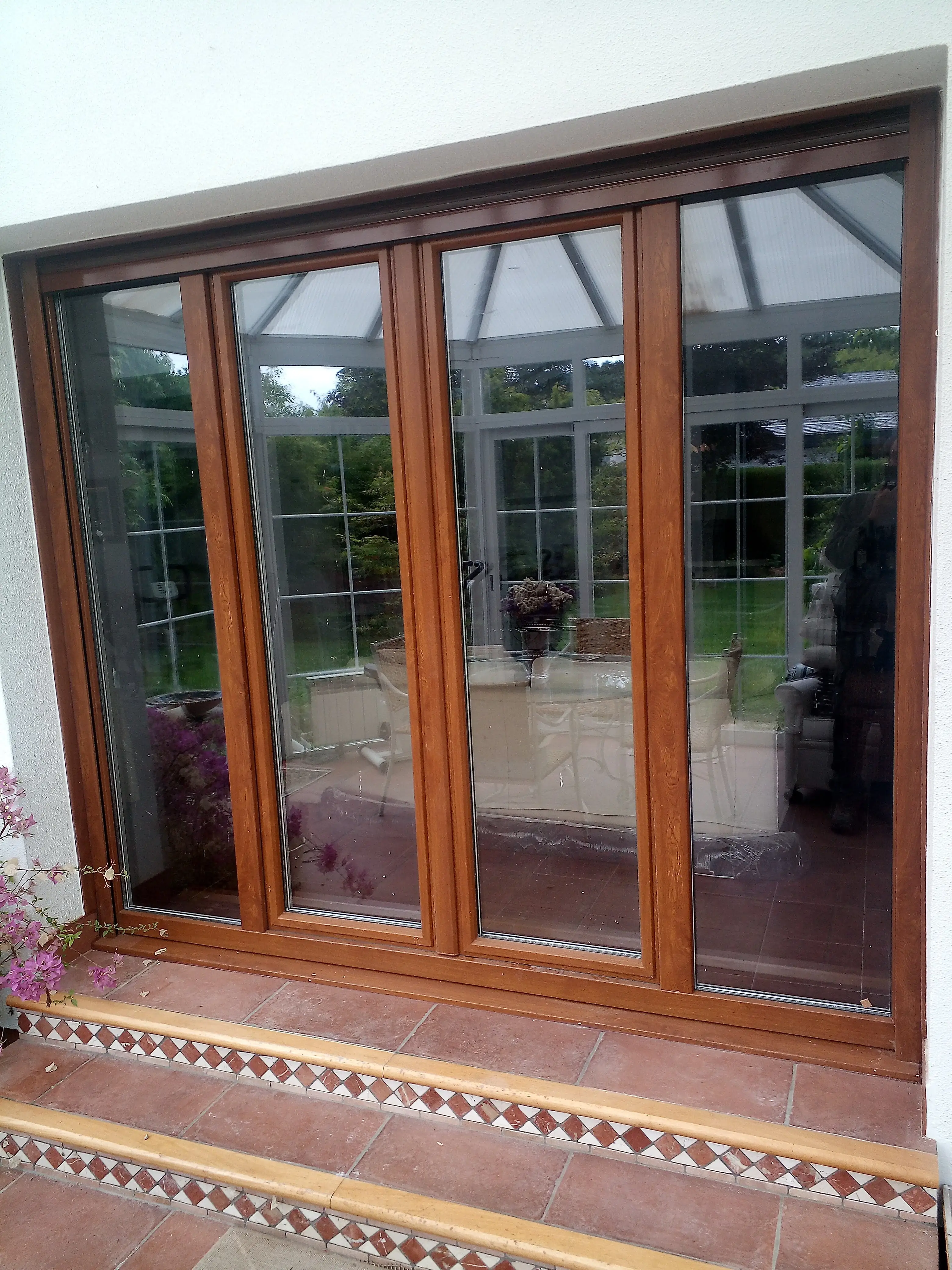 Puertas balconeras de aluminio y PVC.